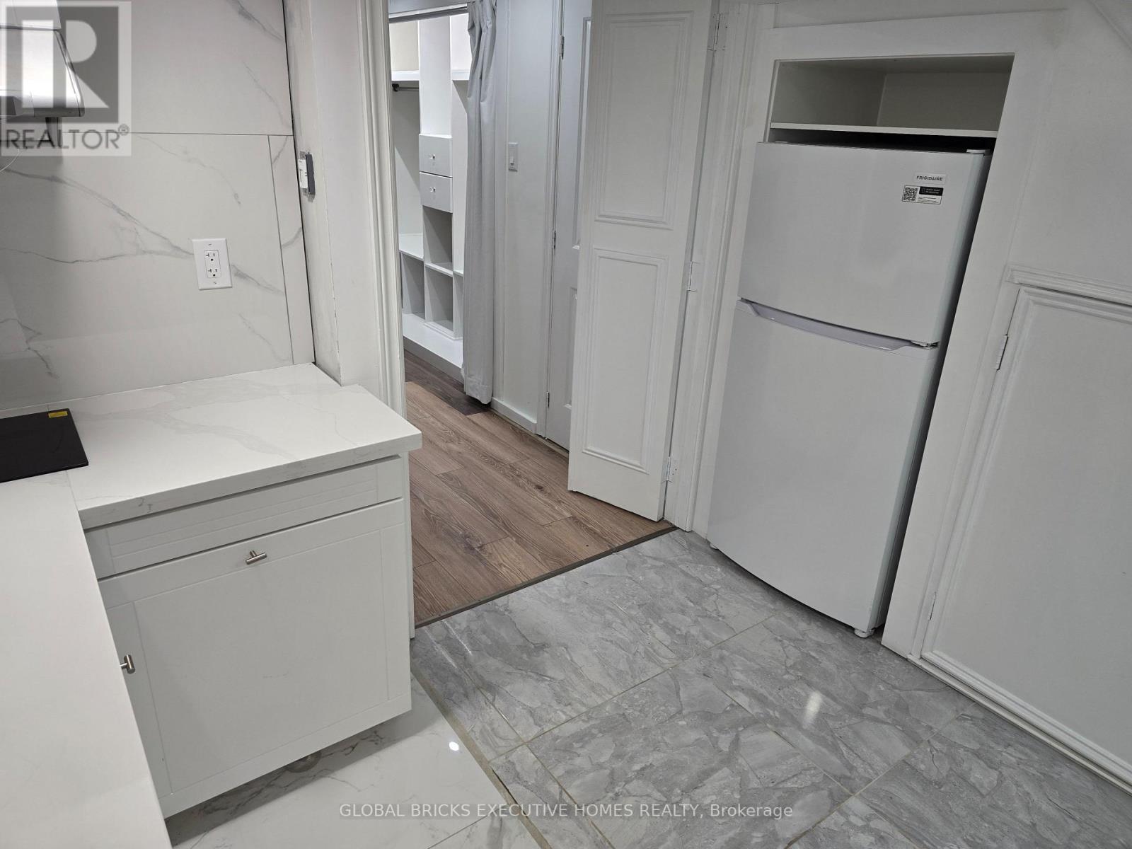 #34 57 HANSEN ROAD N - 50