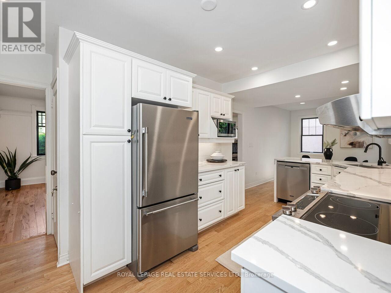 54 OAKFIELD DRIVE - 13