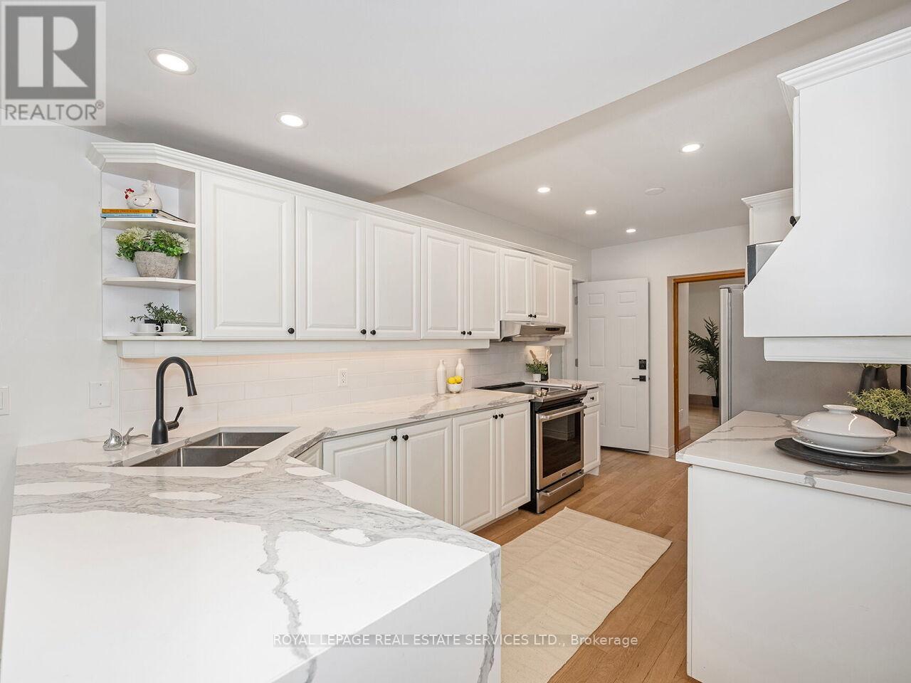 54 OAKFIELD DRIVE - 14