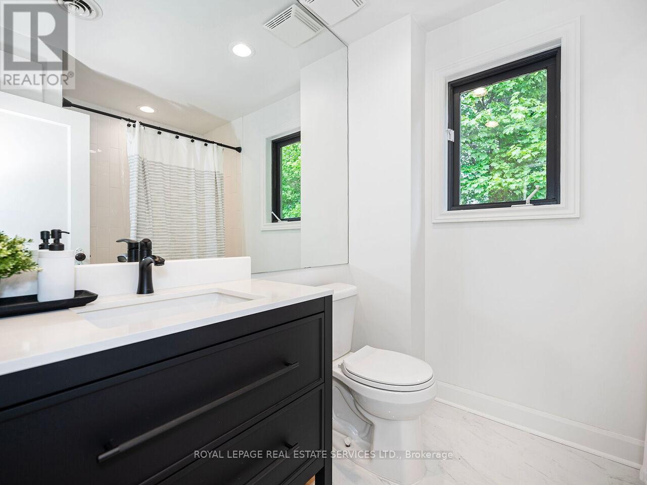 54 OAKFIELD DRIVE - 23
