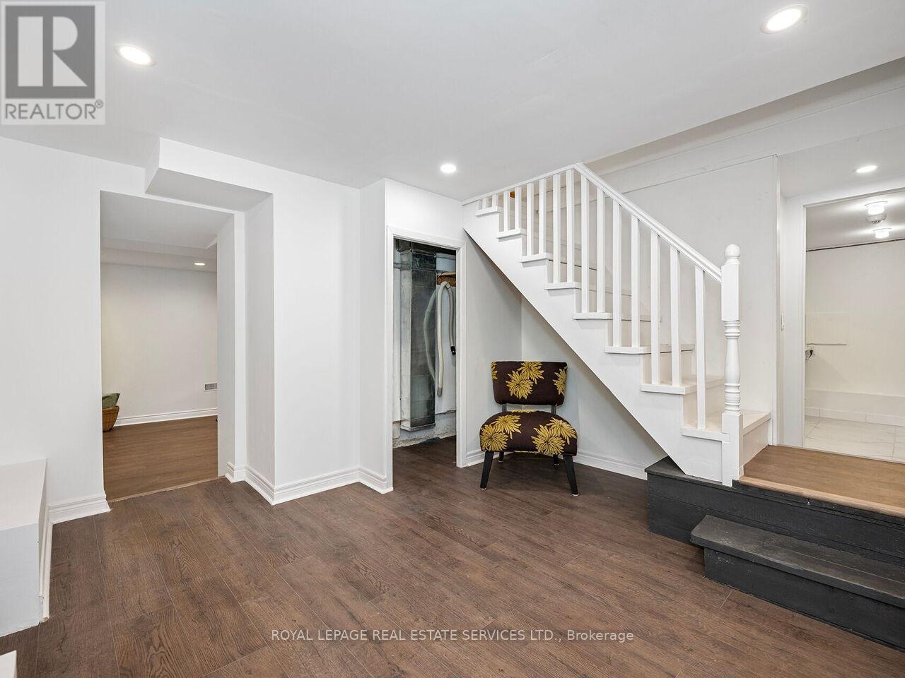 54 OAKFIELD DRIVE - 29
