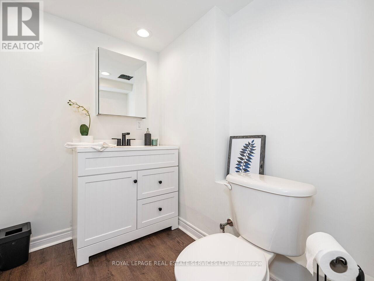 54 OAKFIELD DRIVE - 30