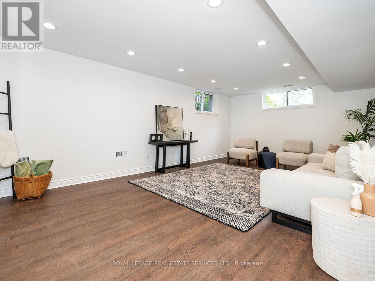 54 OAKFIELD DRIVE - 31