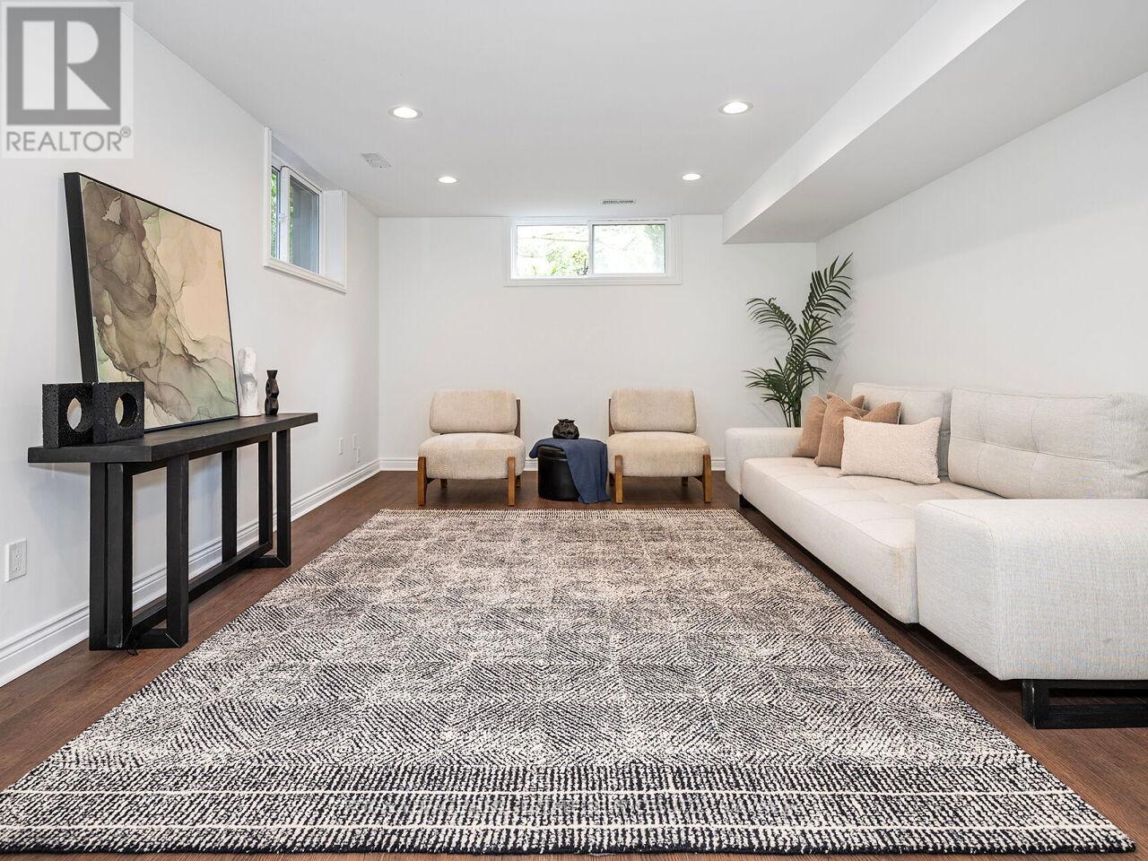 54 OAKFIELD DRIVE - 32
