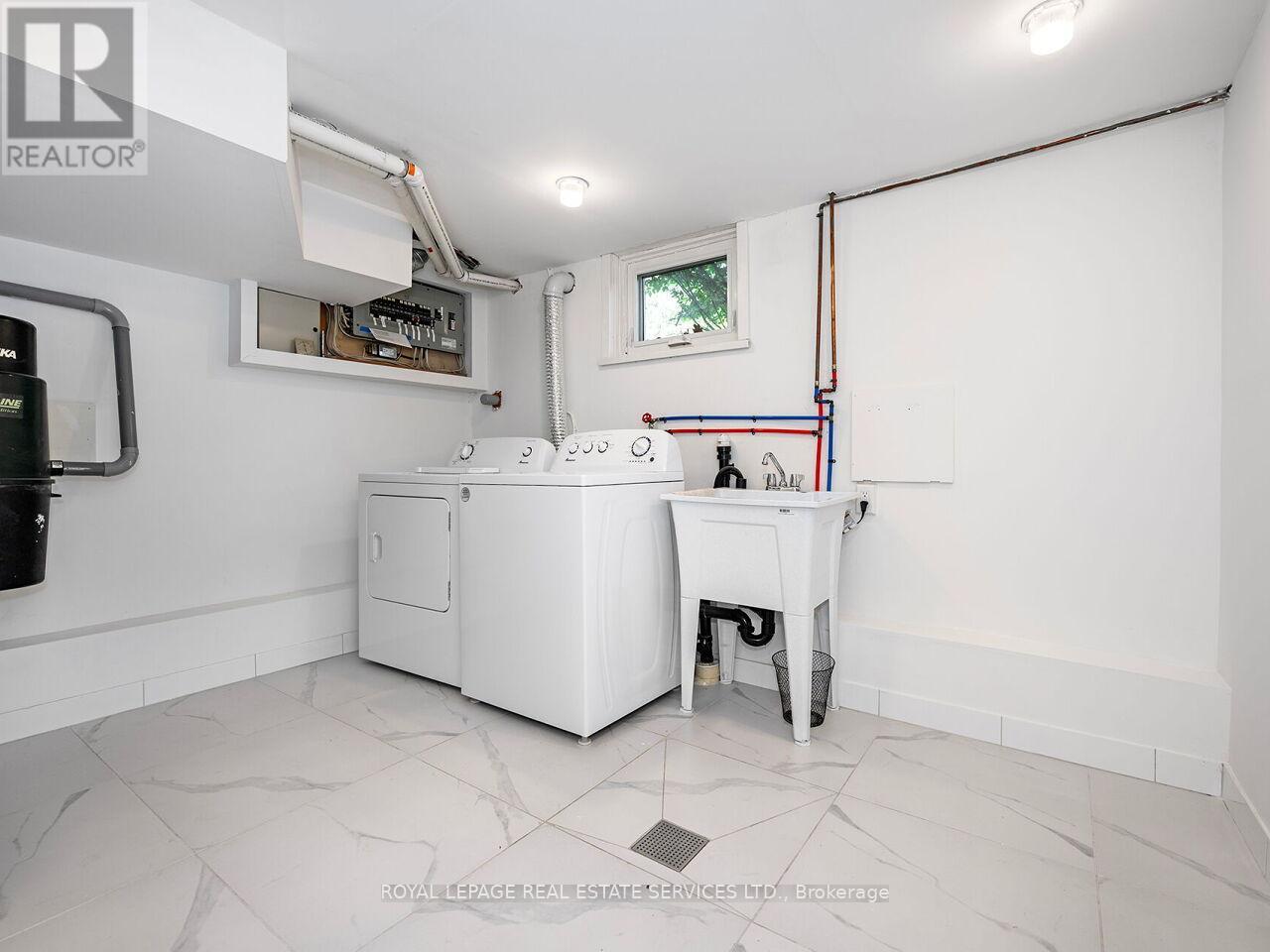 54 OAKFIELD DRIVE - 34