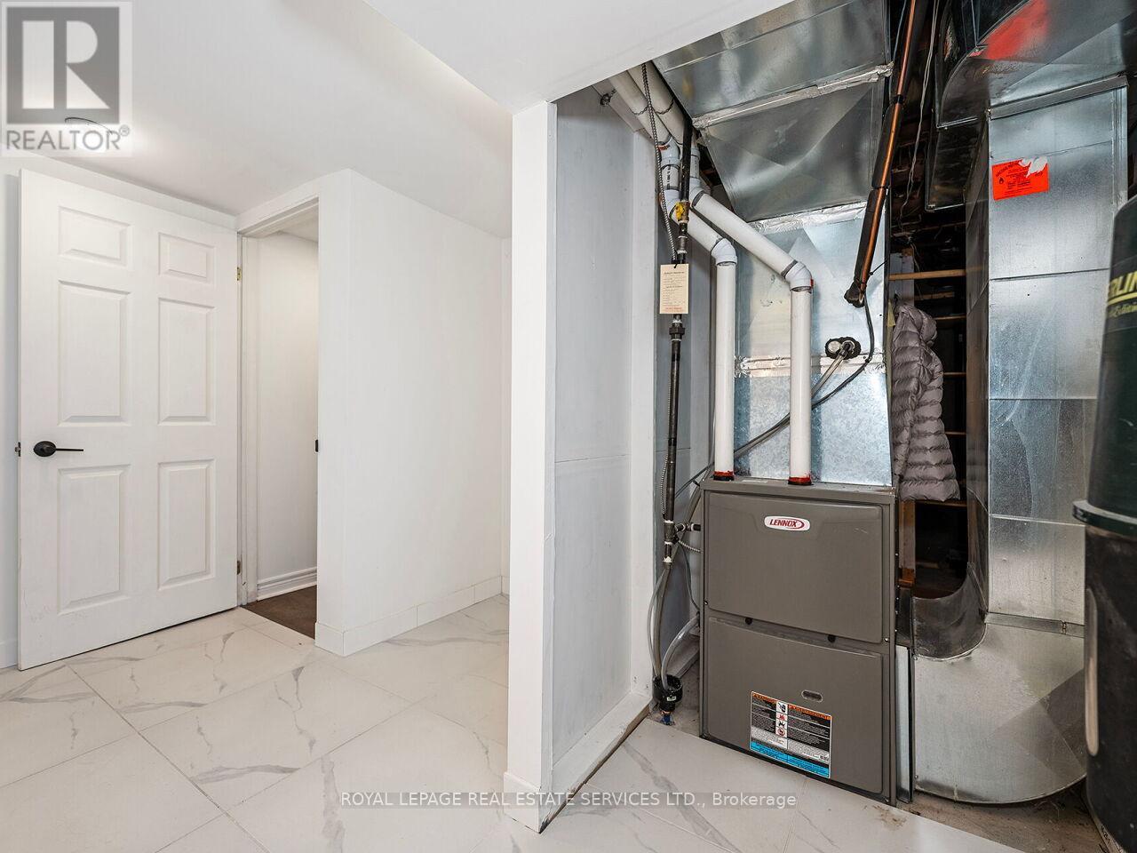 54 OAKFIELD DRIVE - 35