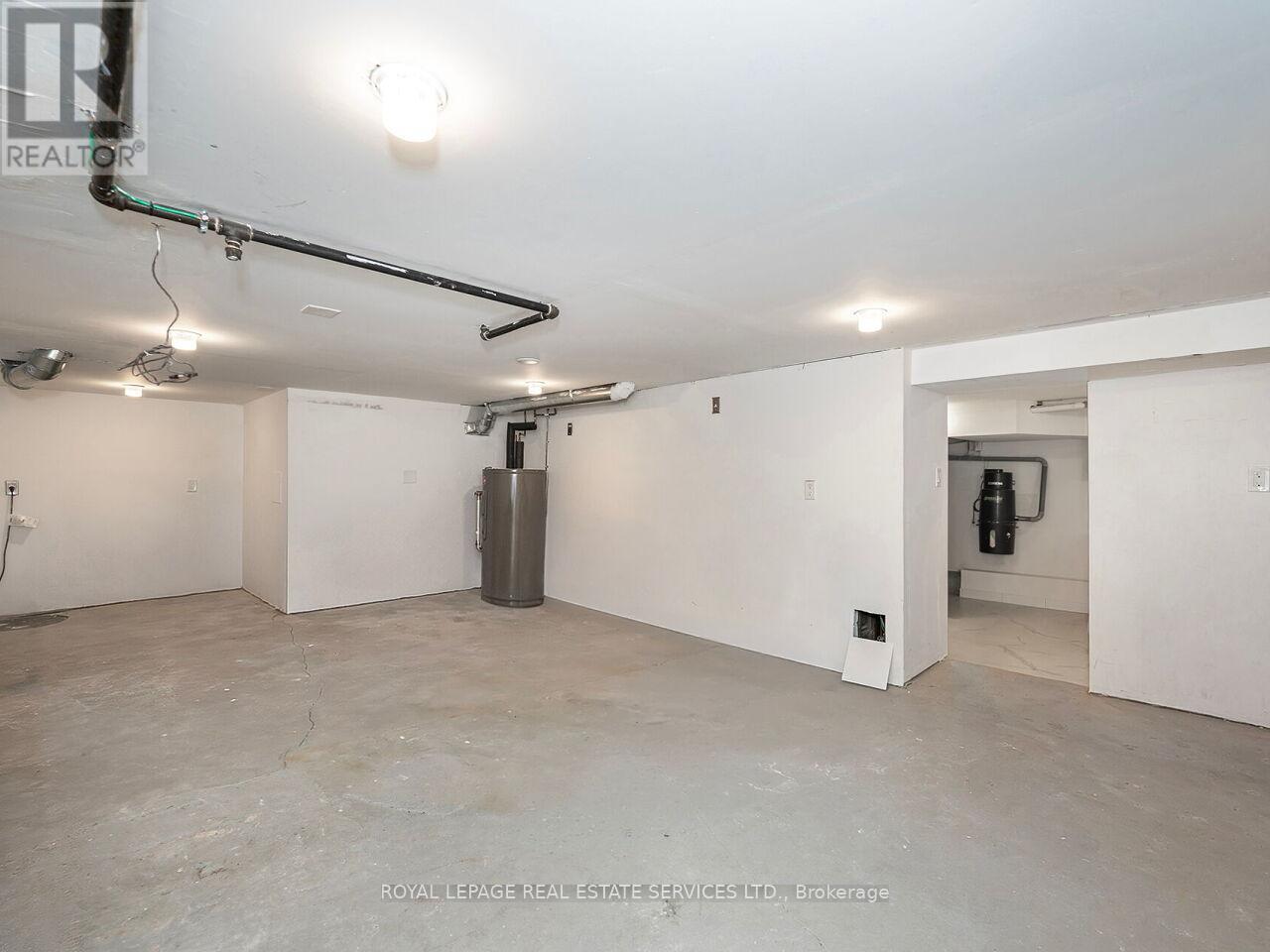 54 OAKFIELD DRIVE - 36