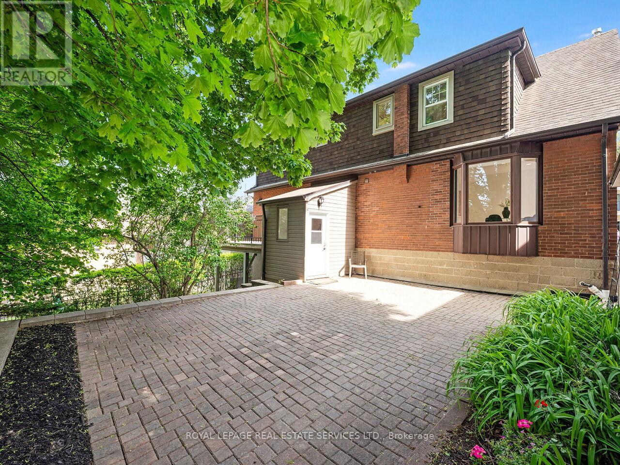 54 OAKFIELD DRIVE - 39