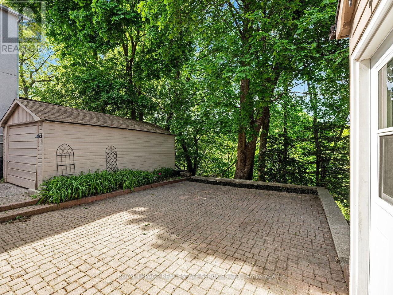 54 OAKFIELD DRIVE - 40