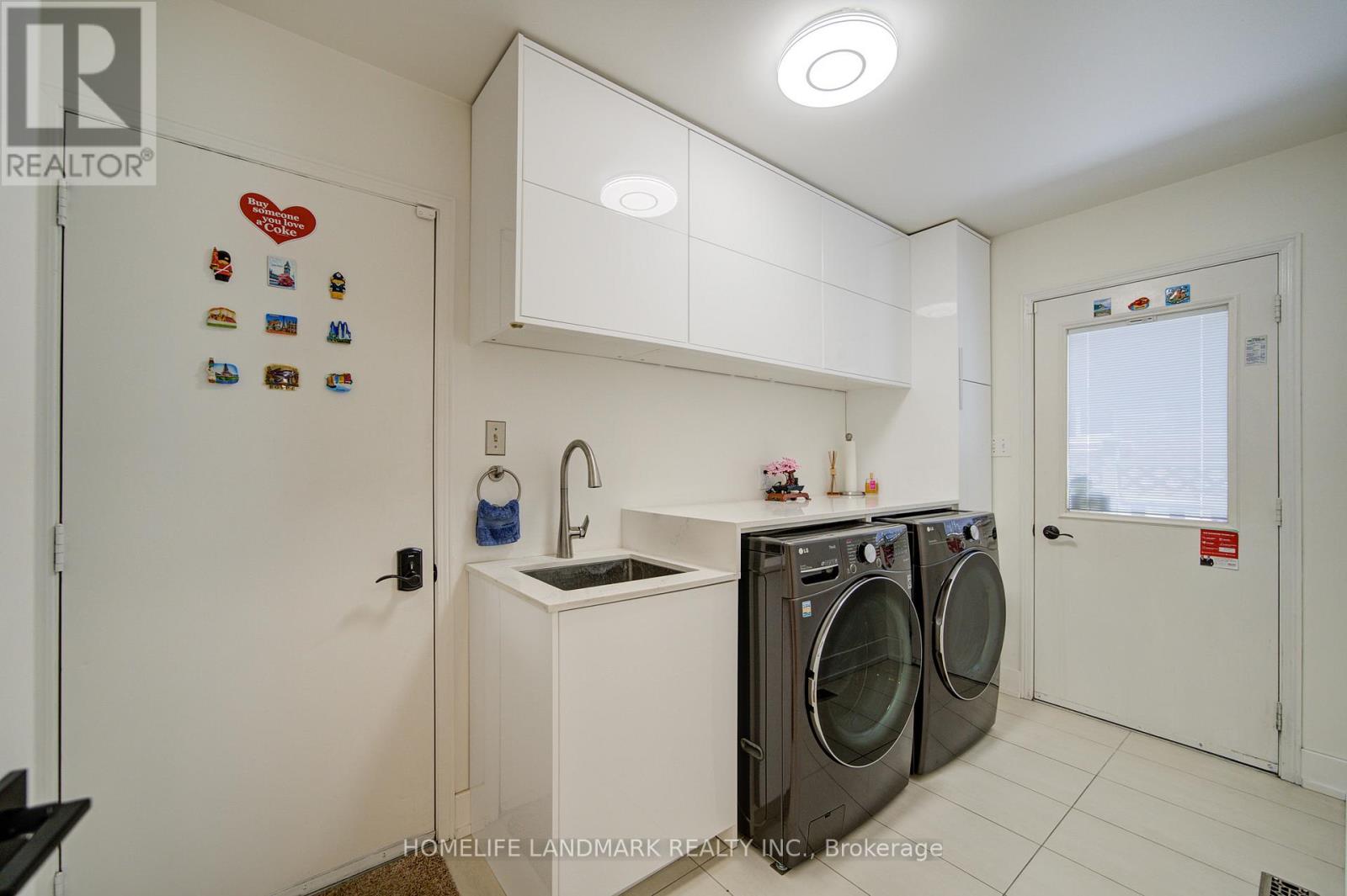 1360 OLD ENGLISH LANE - 25