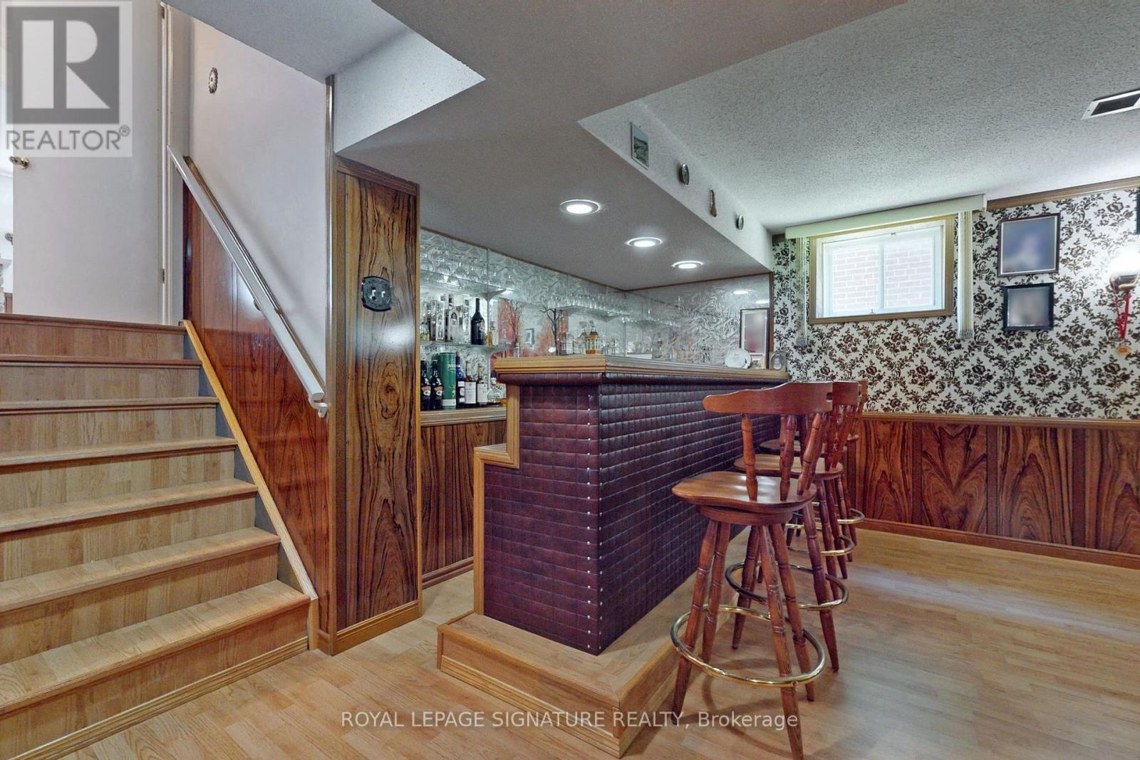 6 KELVINWAY DRIVE - 41