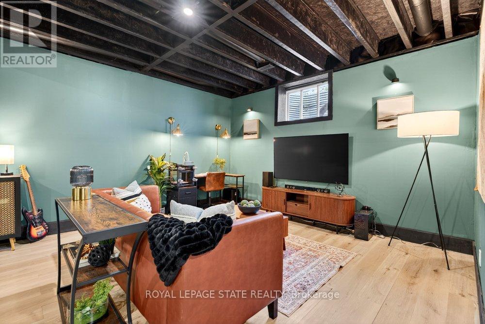 4286 VICTORIA AVENUE - 32
