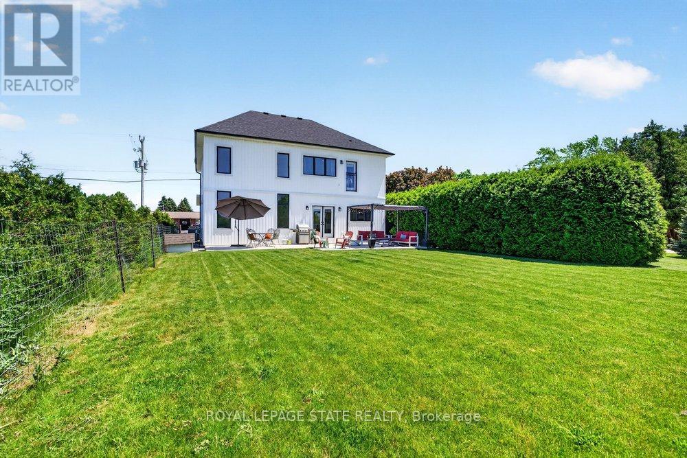 4286 VICTORIA AVENUE - 36