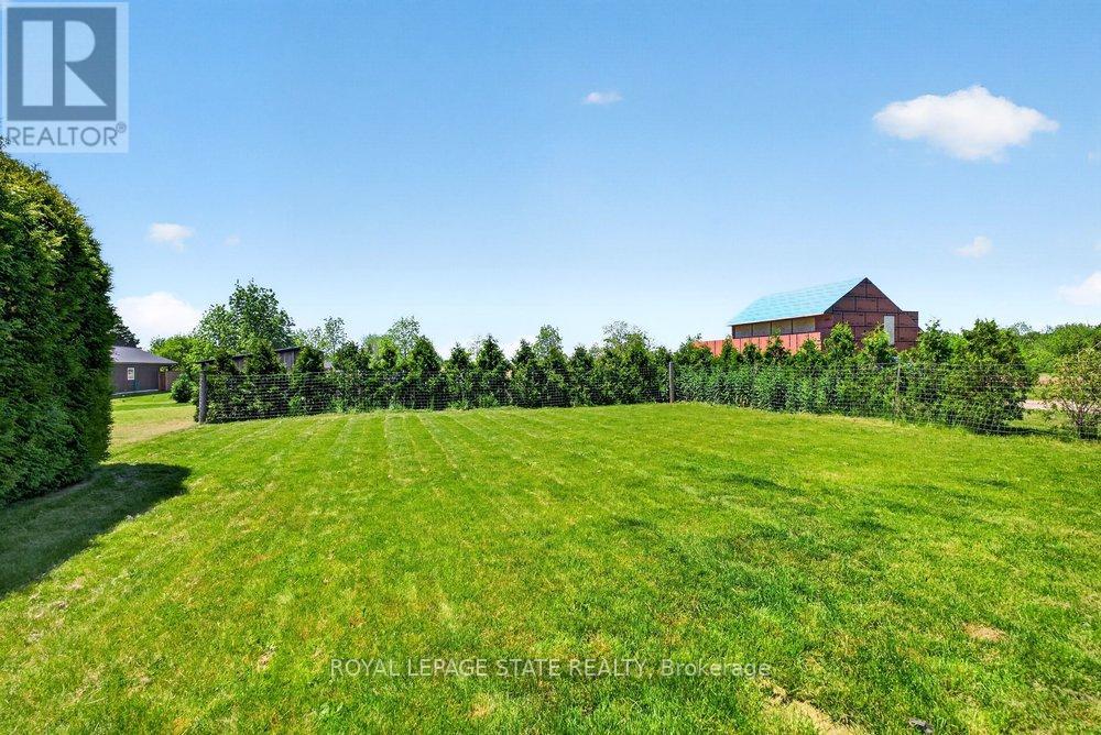 4286 VICTORIA AVENUE - 40
