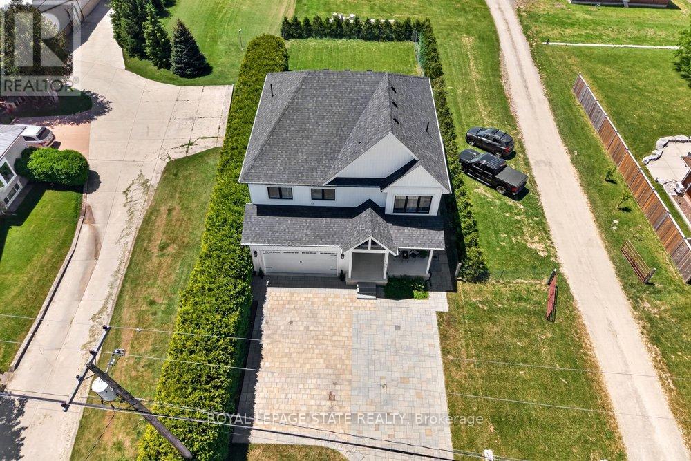 4286 VICTORIA AVENUE - 42