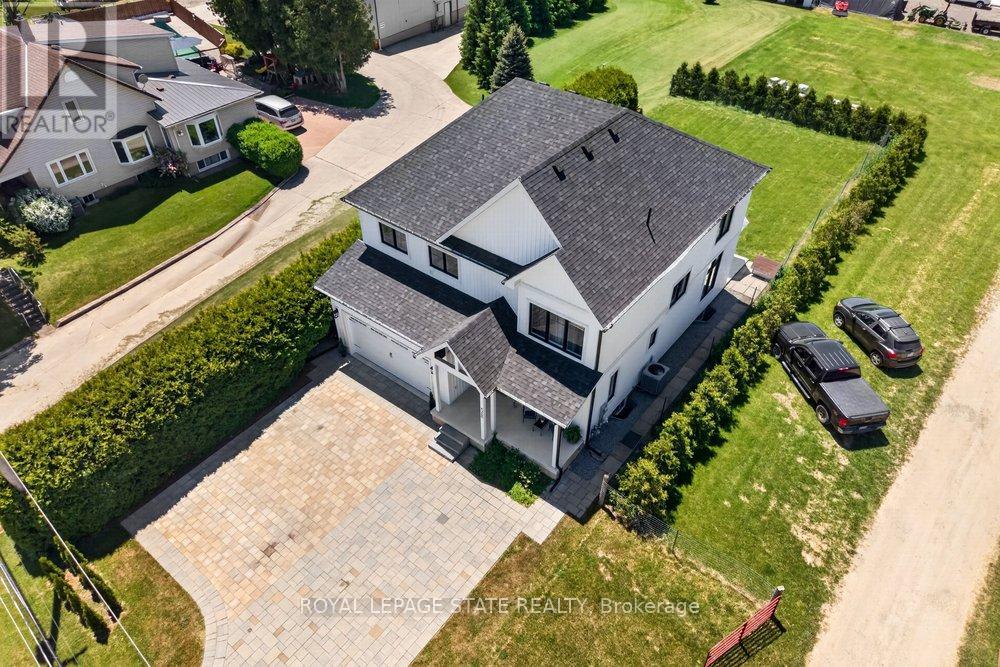 4286 VICTORIA AVENUE - 43