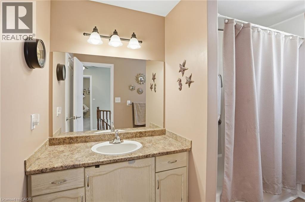 16 WOODLAND Drive - 26