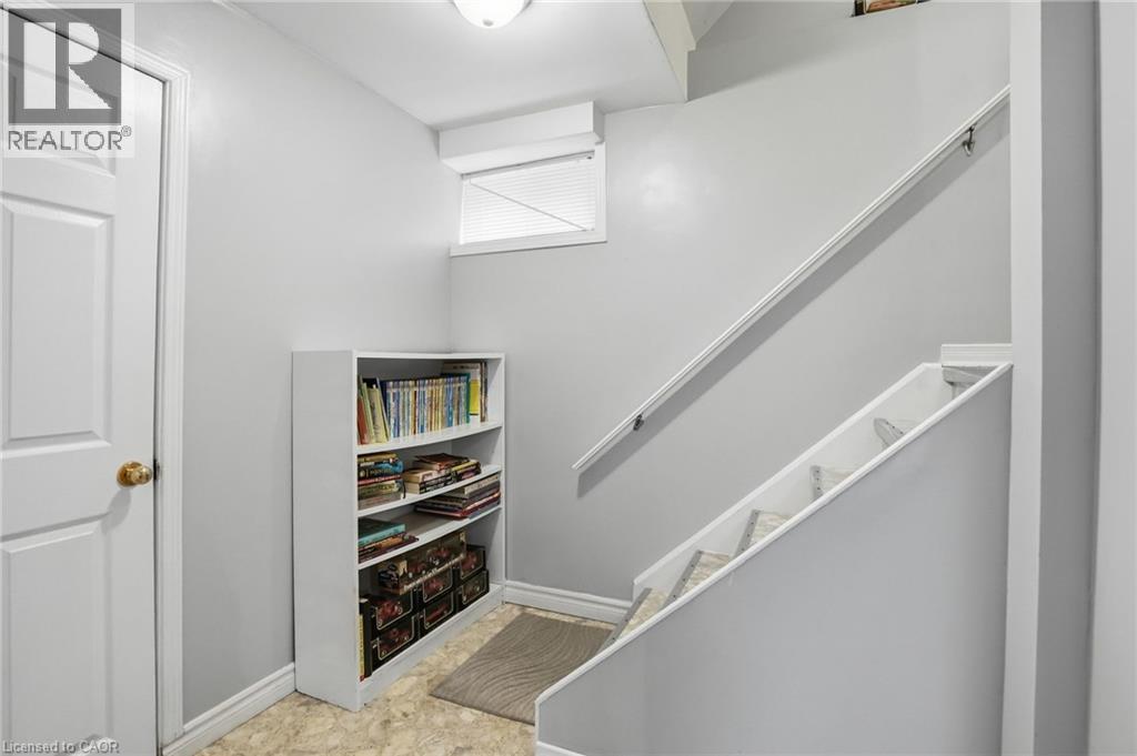 16 WOODLAND Drive - 35