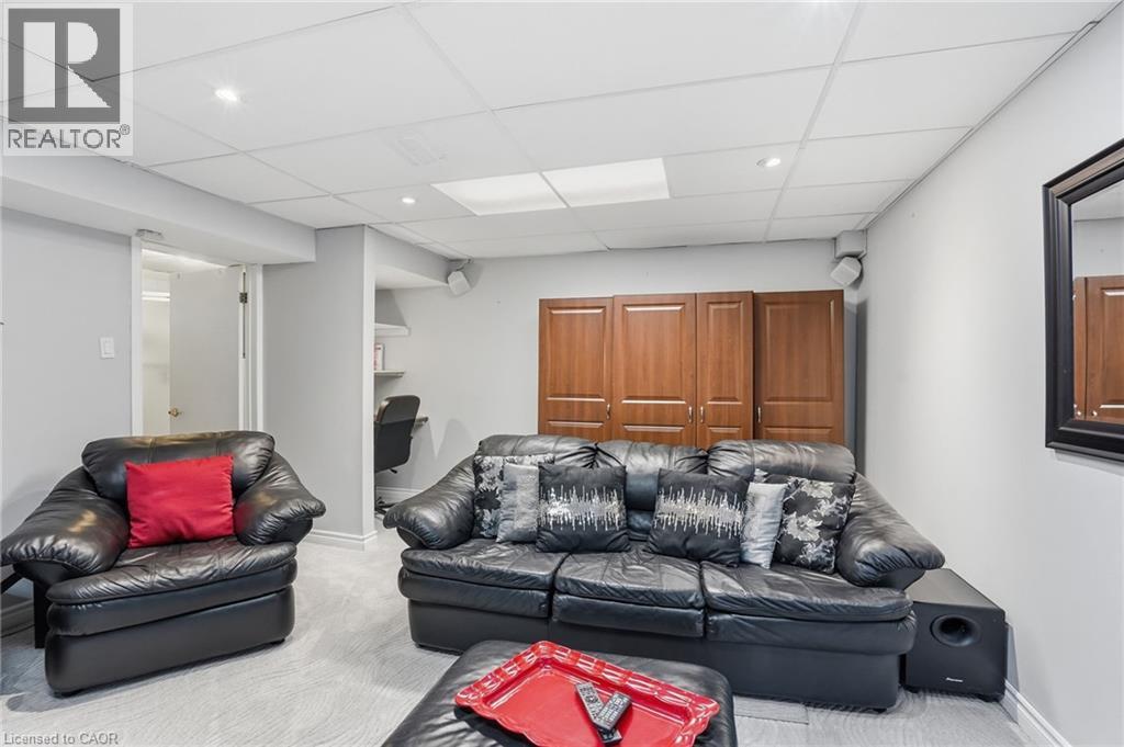 16 WOODLAND Drive - 38