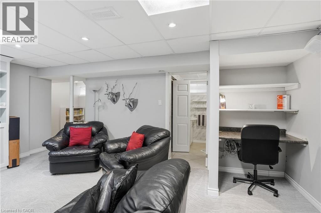 16 WOODLAND Drive - 40