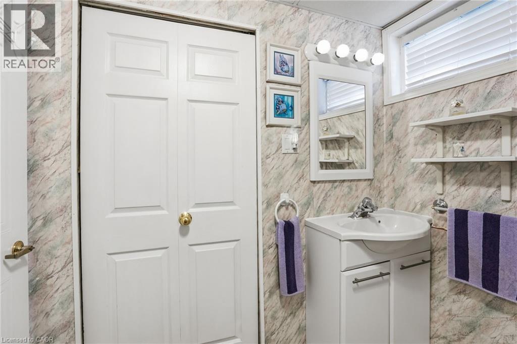16 WOODLAND Drive - 43