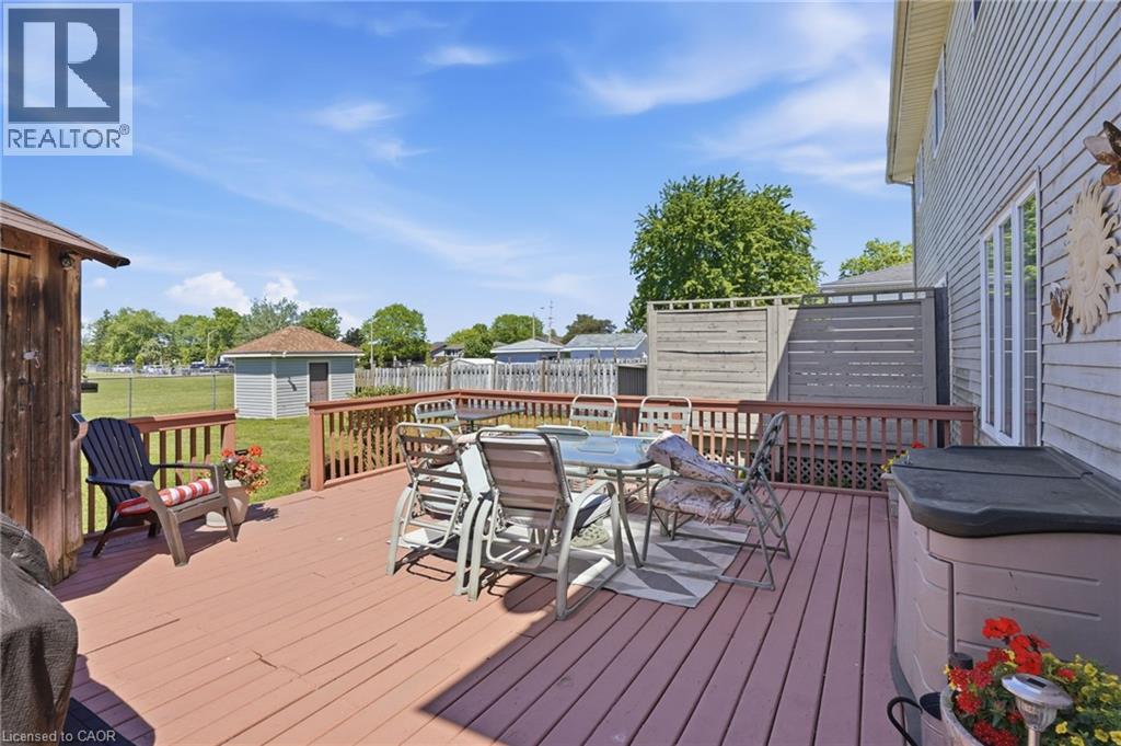 16 WOODLAND Drive - 45