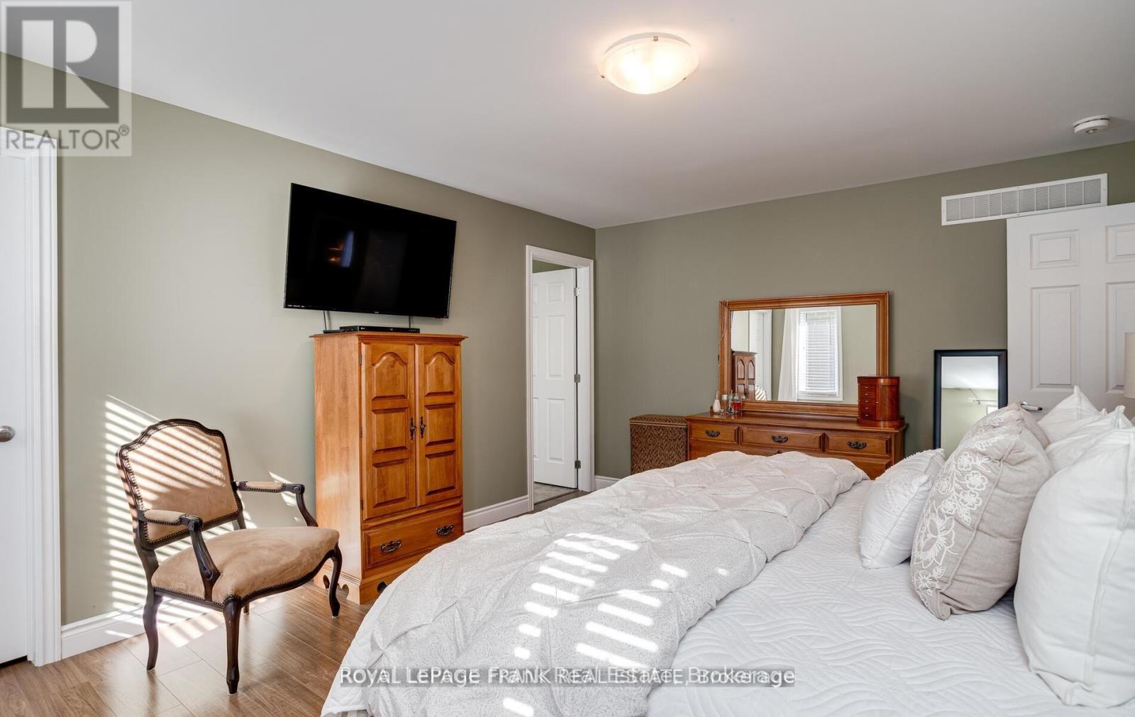 41 CORTLAND WAY - 20