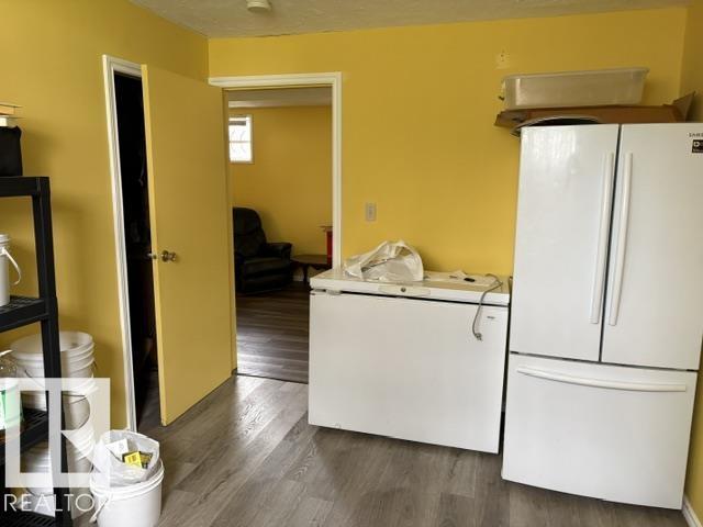 5225 47 street - 33