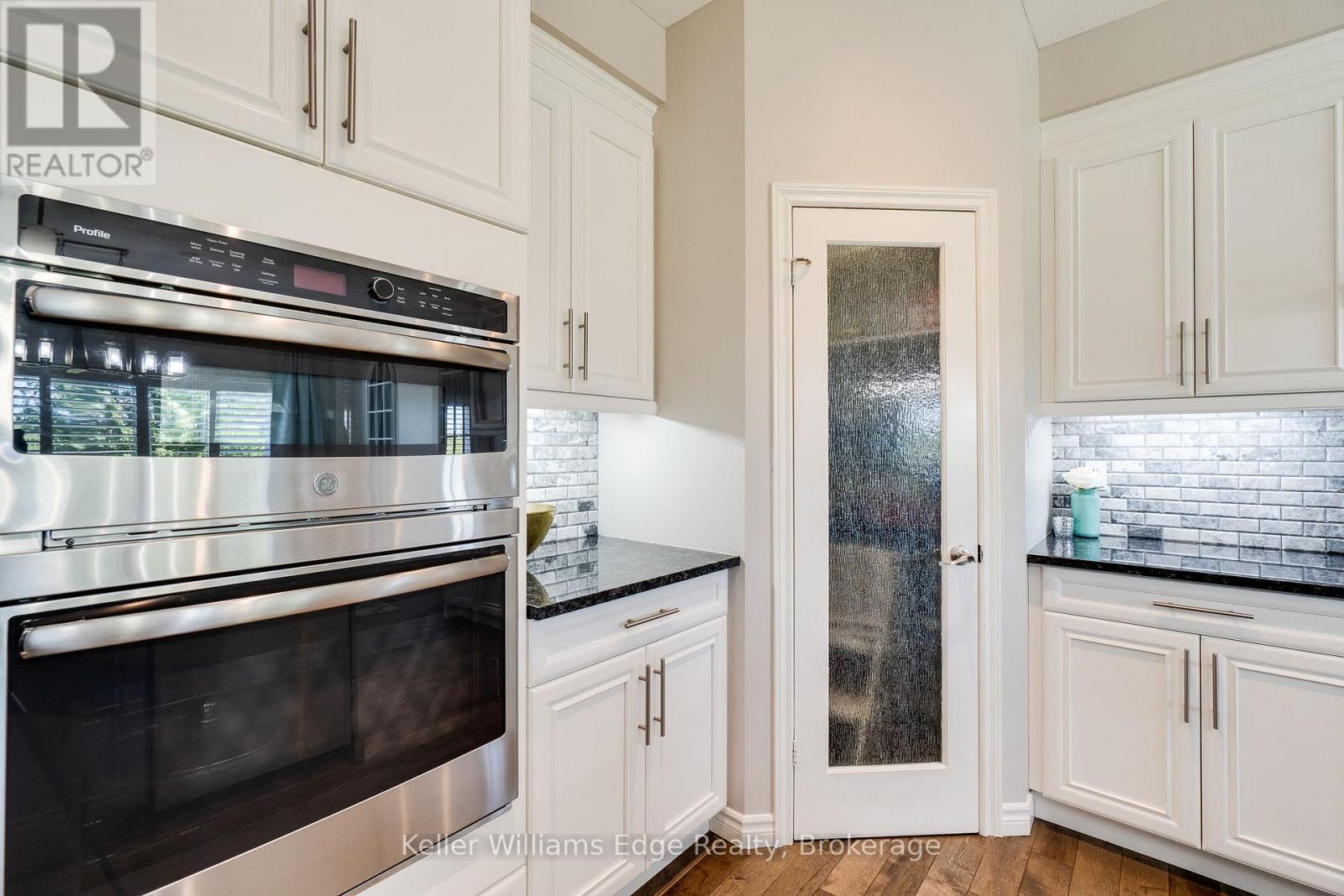 56 SMITH'S CREEK DRIVE - 16