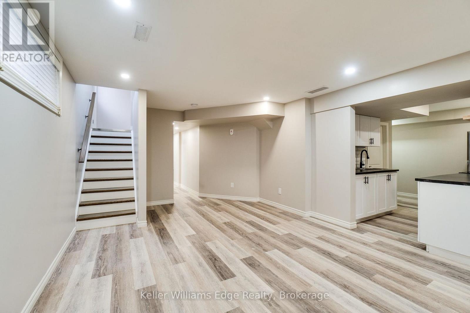 56 SMITH'S CREEK DRIVE - 32