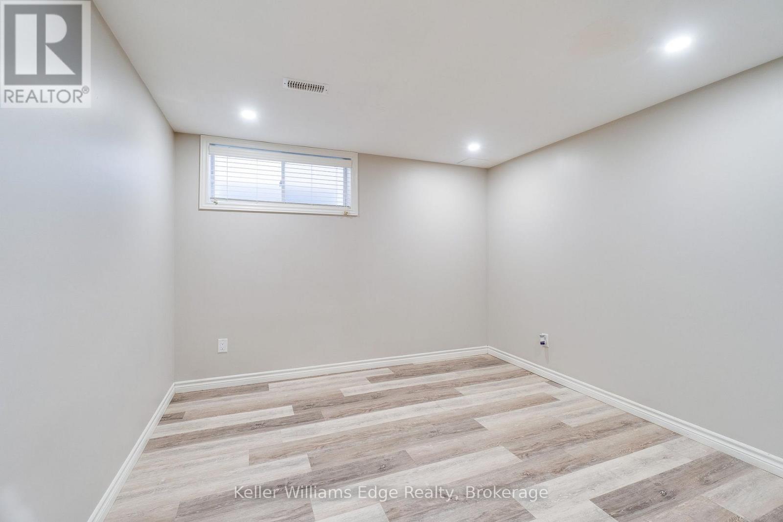 56 SMITH'S CREEK DRIVE - 34