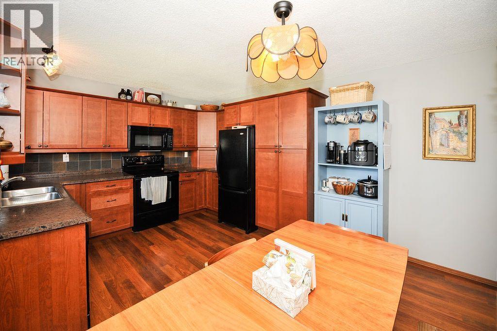 4414 67 Street — photo 10
