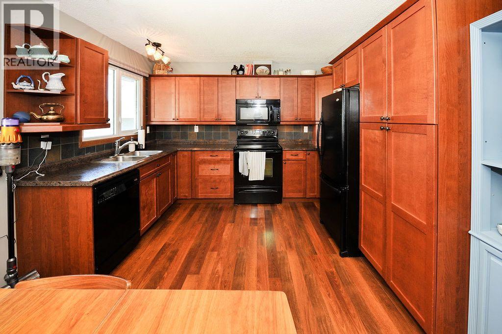 4414 67 Street — photo 8
