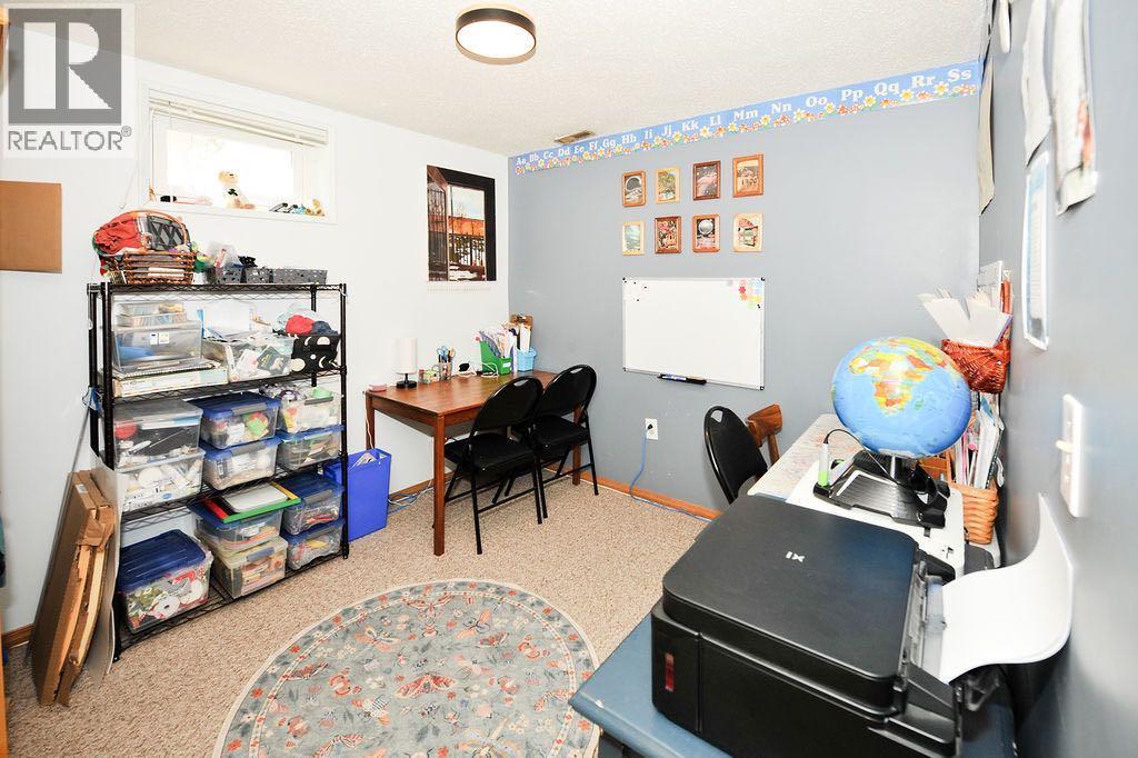 bedroom/office