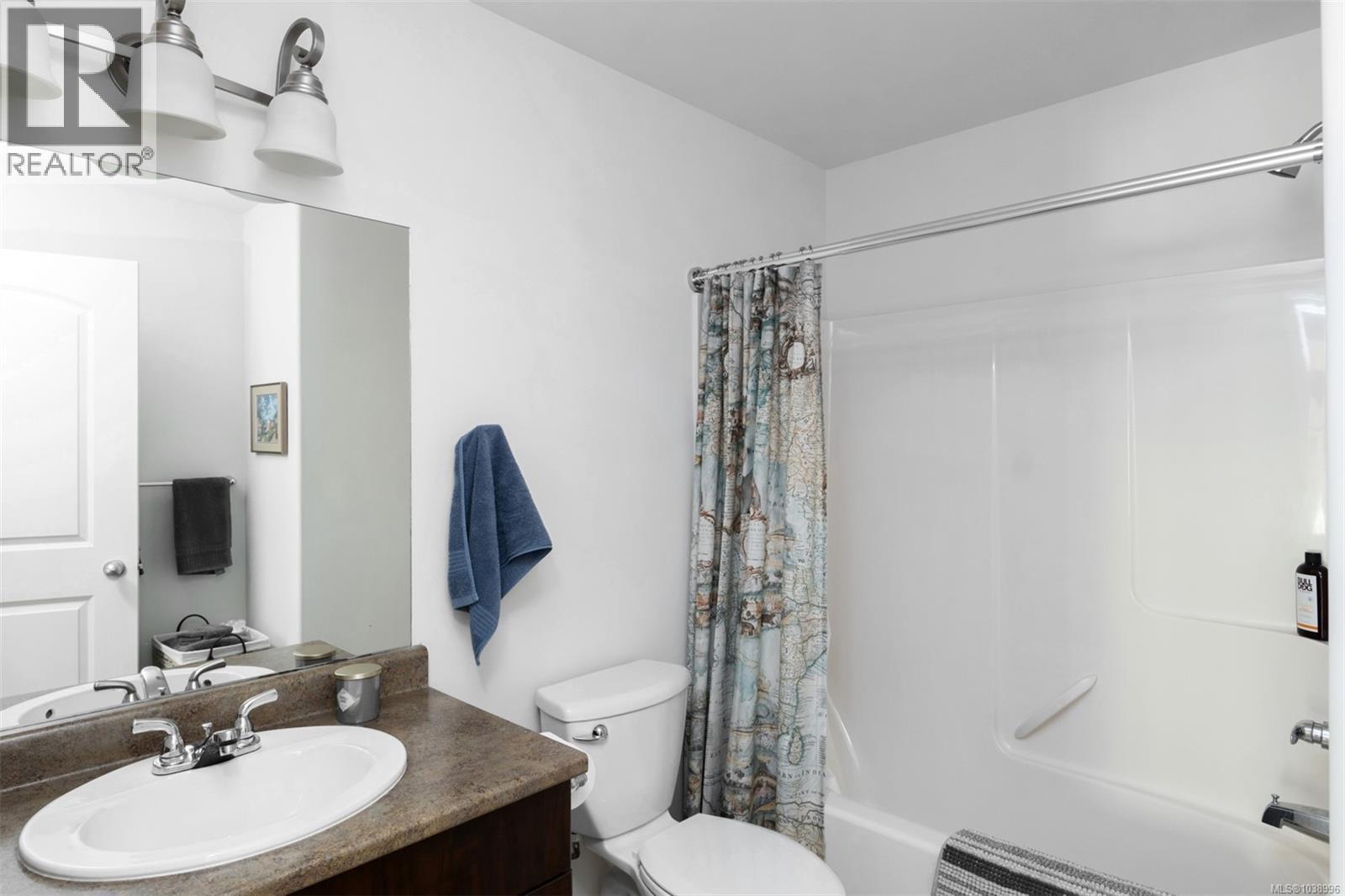 201 3915 Carey Road, Saanich