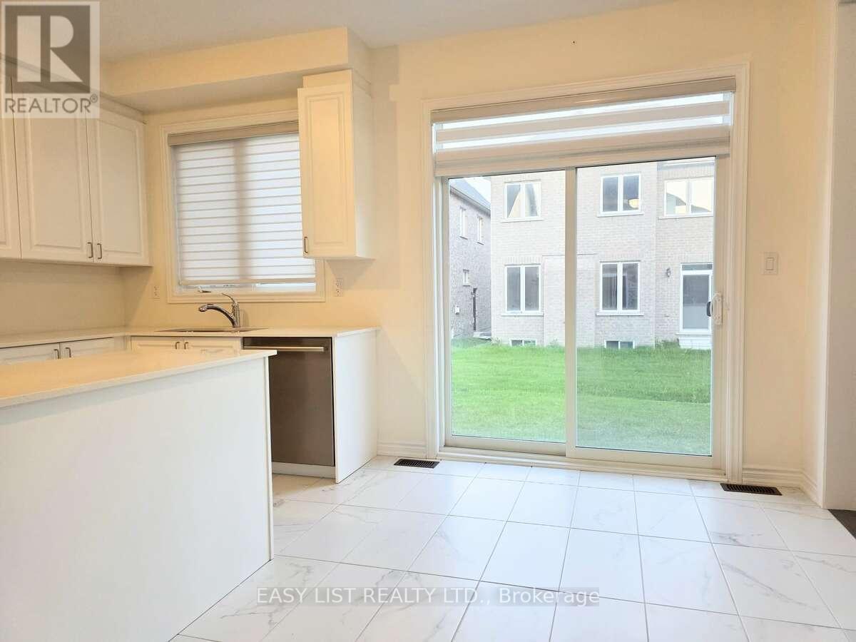 37 ROYAL FERN CRESCENT - 6