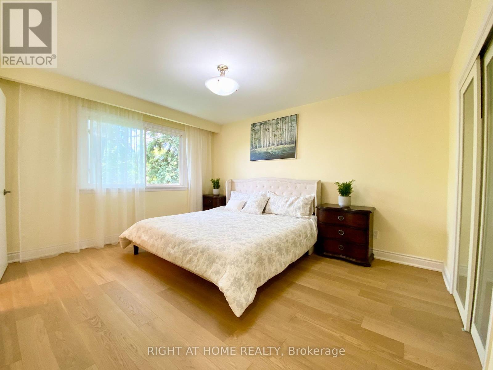 876 HOLLOWTREE CRESCENT - 10