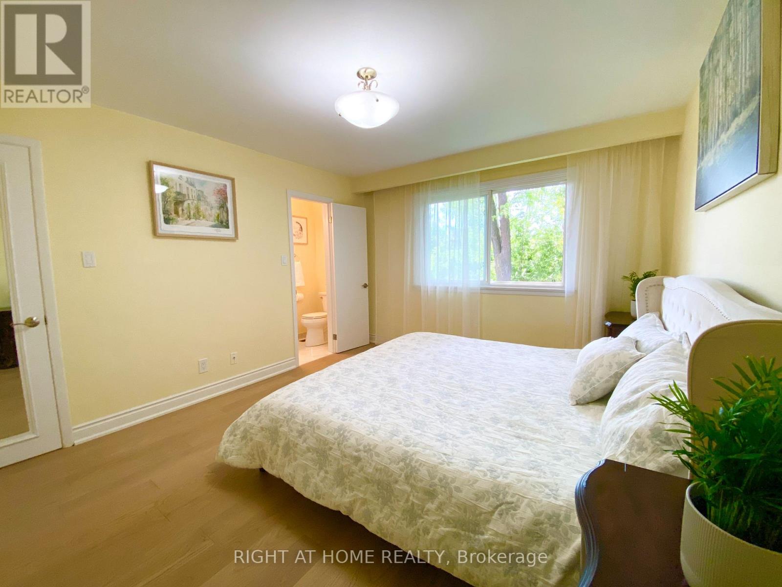 876 HOLLOWTREE CRESCENT - 11