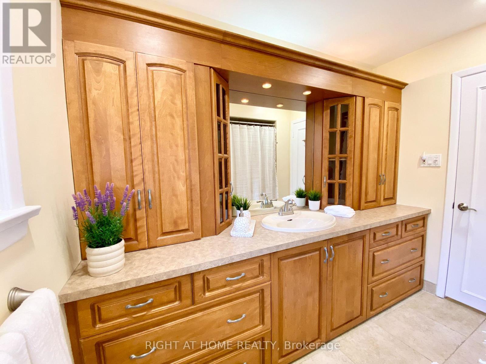 876 HOLLOWTREE CRESCENT - 16
