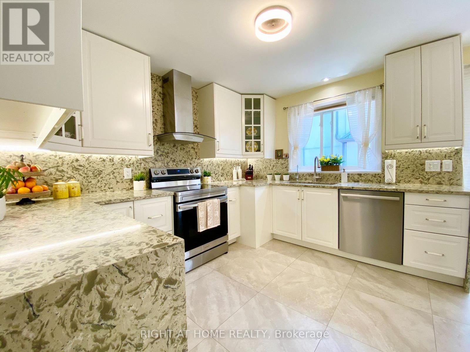 876 HOLLOWTREE CRESCENT - 20