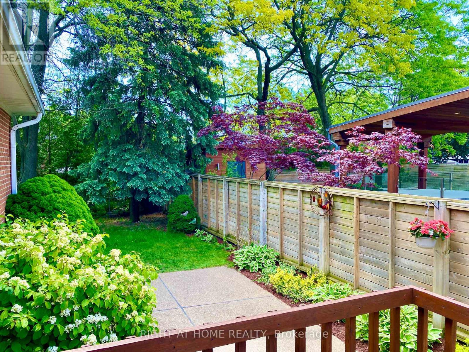 876 HOLLOWTREE CRESCENT - 24