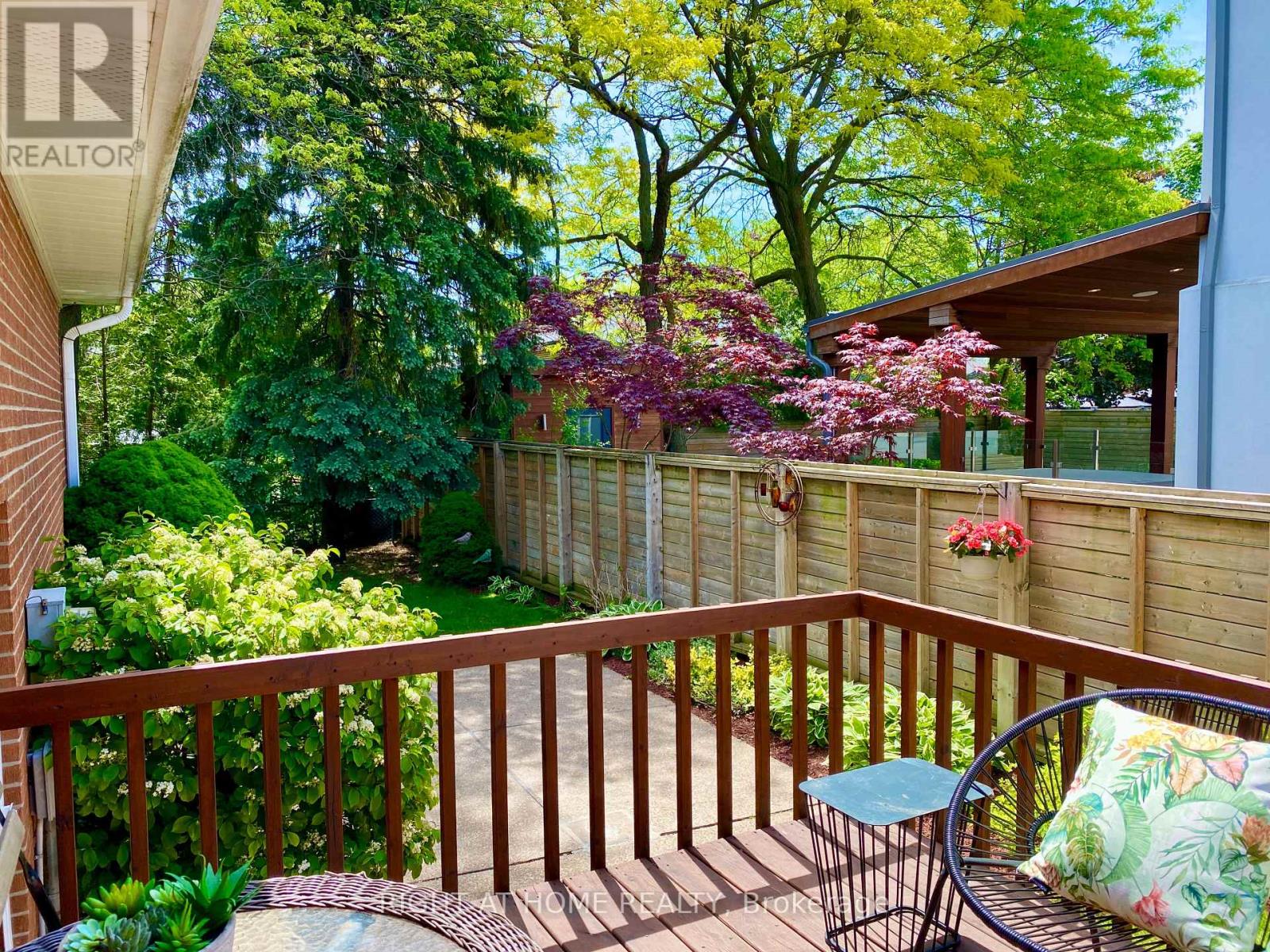 876 HOLLOWTREE CRESCENT - 25