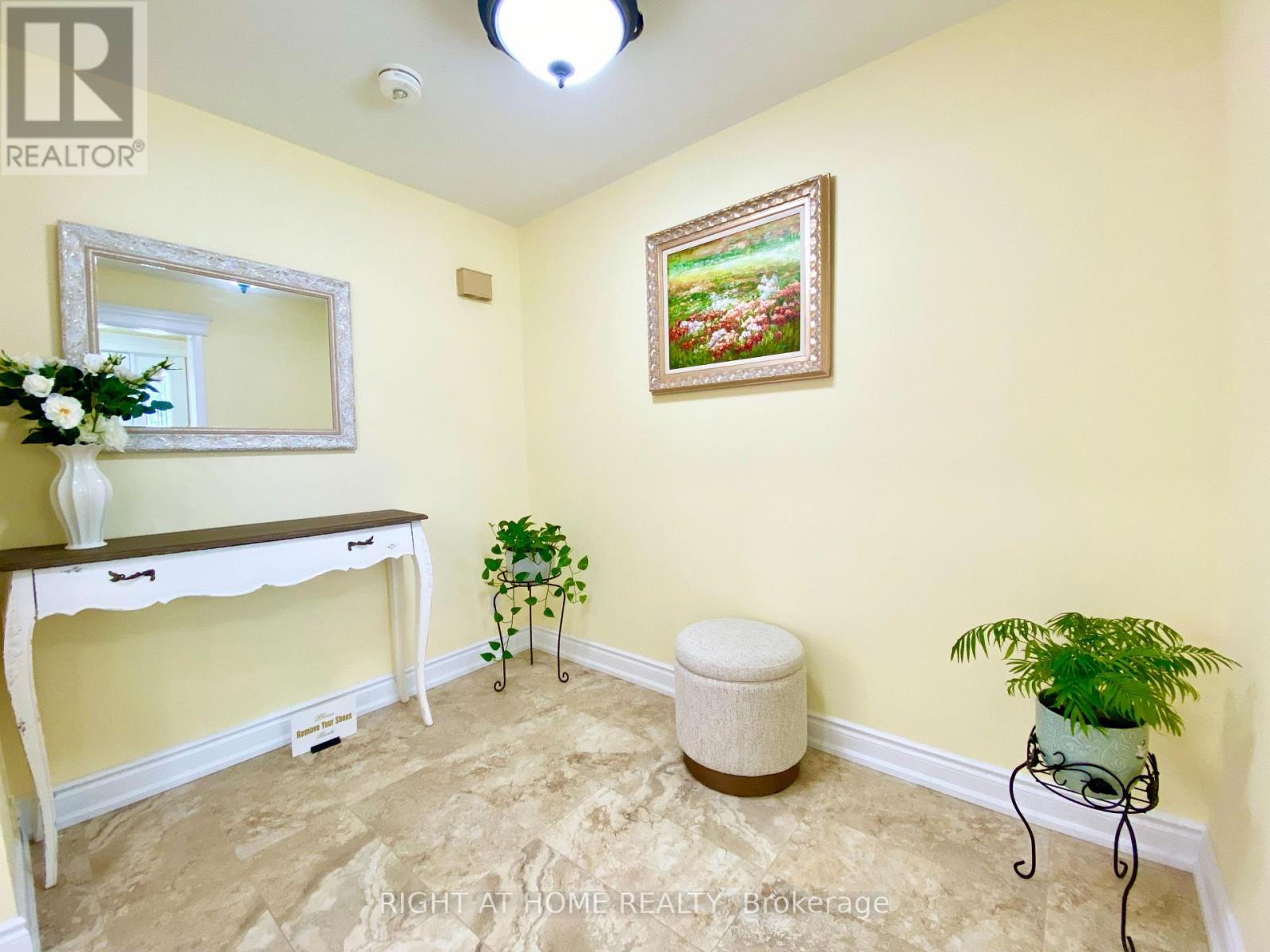 876 HOLLOWTREE CRESCENT - 4