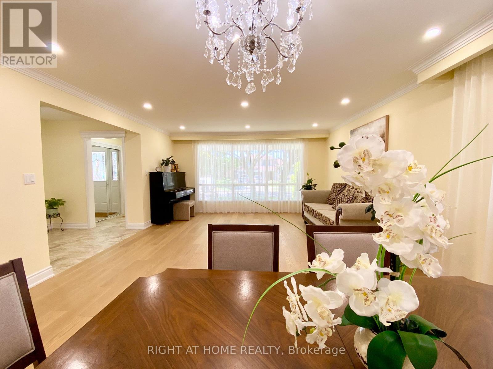 876 HOLLOWTREE CRESCENT - 7