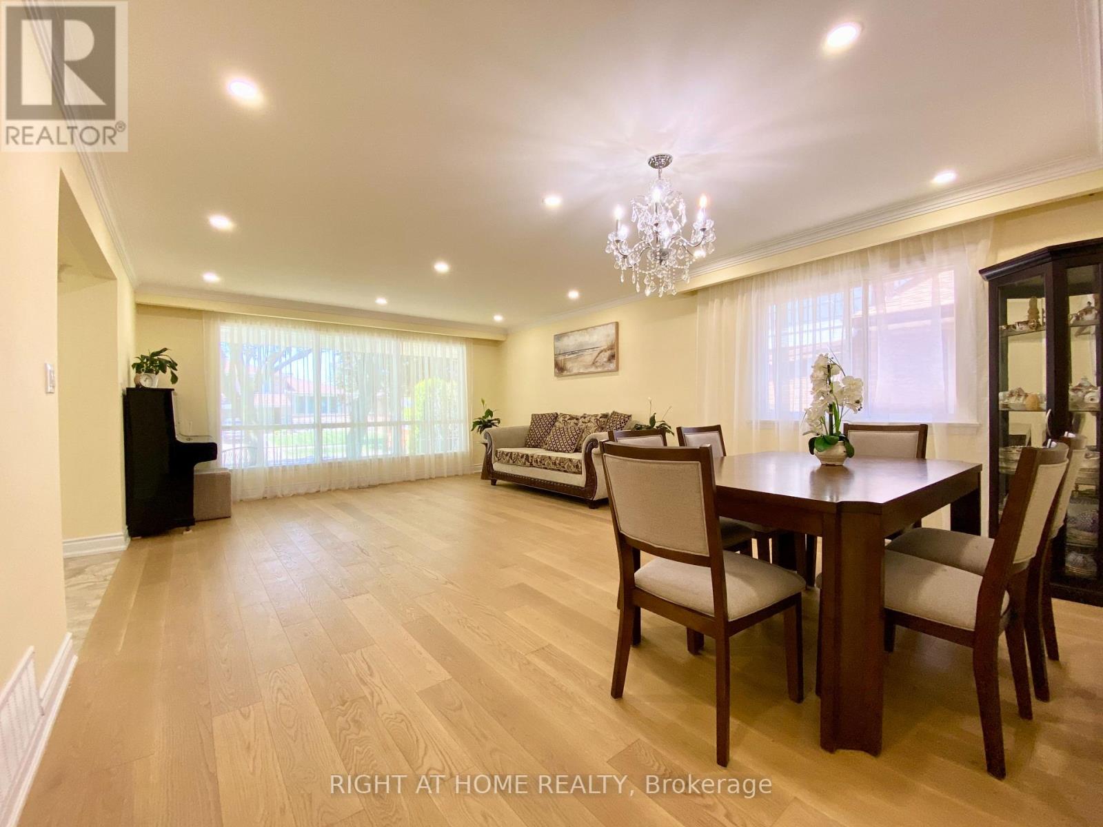 876 HOLLOWTREE CRESCENT - 9