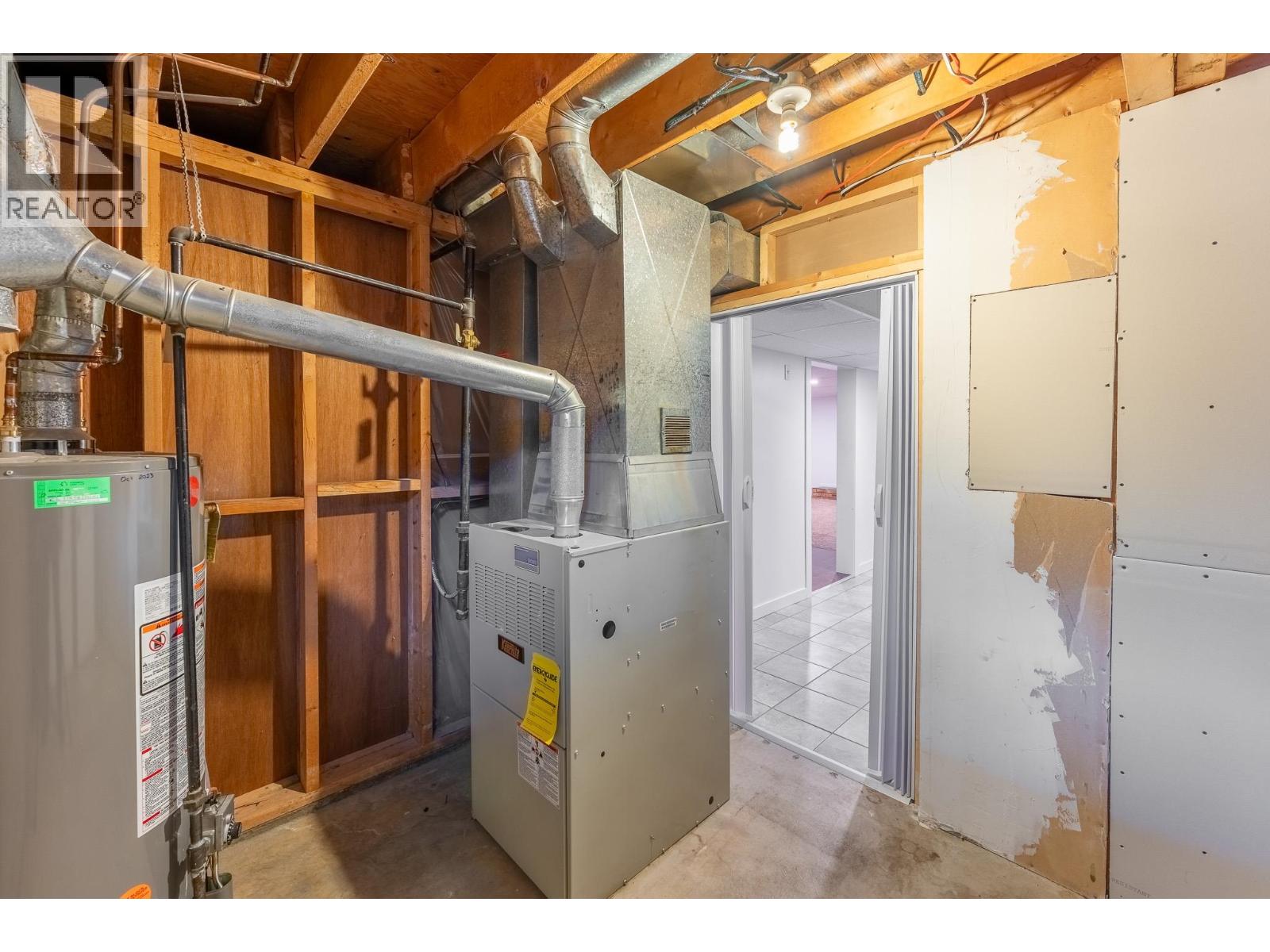 112 MCQUEEN CRESCENT - 26