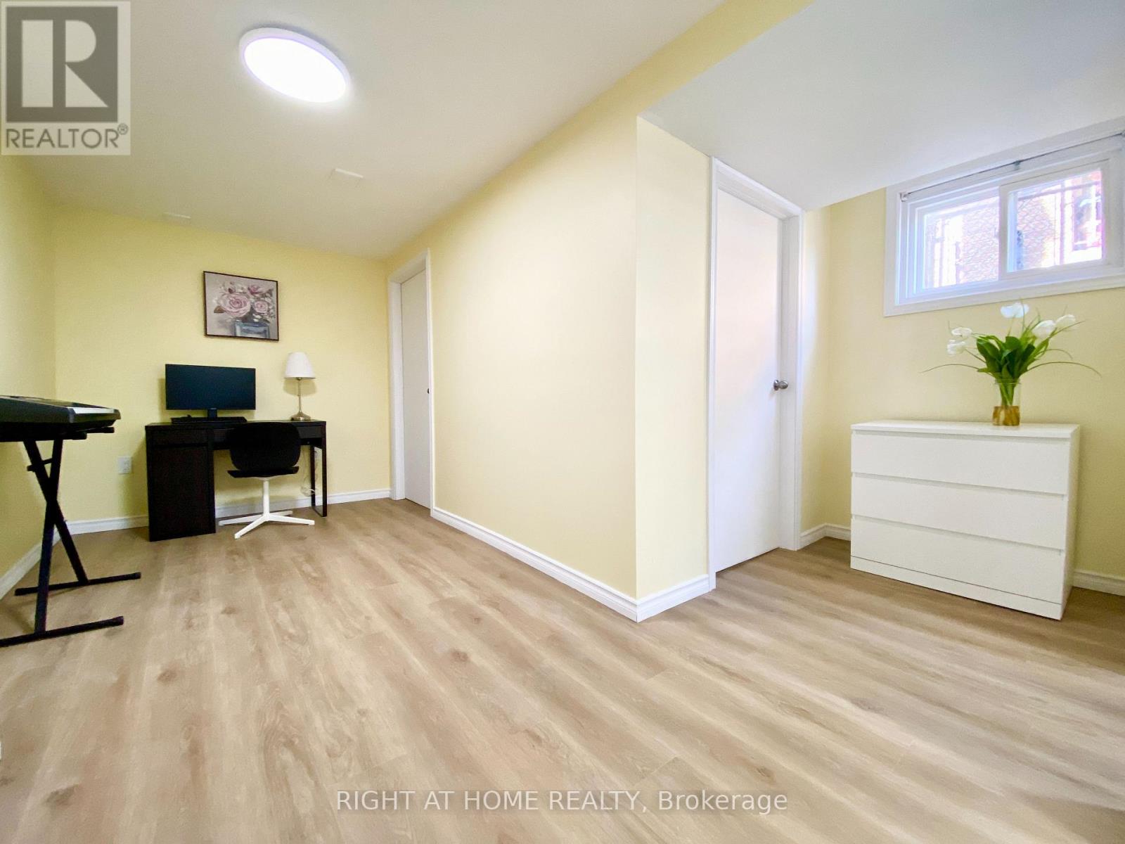 876 HOLLOWTREE CRESCENT - 30
