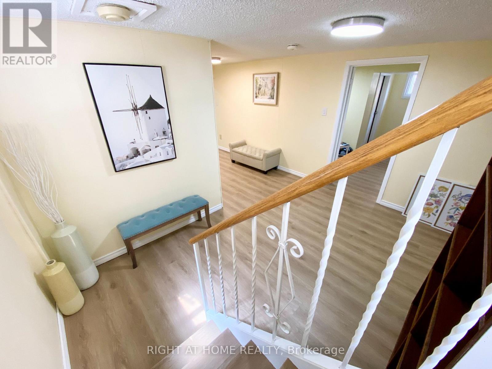 876 HOLLOWTREE CRESCENT - 27