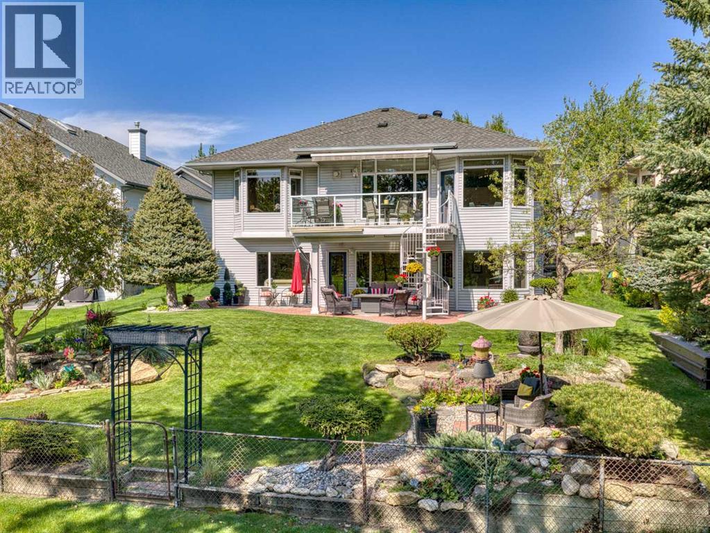 Beautiful Walkout Bungalow. Upper Deck Has Electric Retractable Awnings with Wind-Sensor