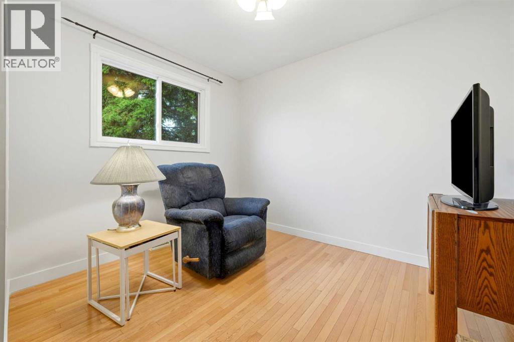803 Millar Road NE - 26